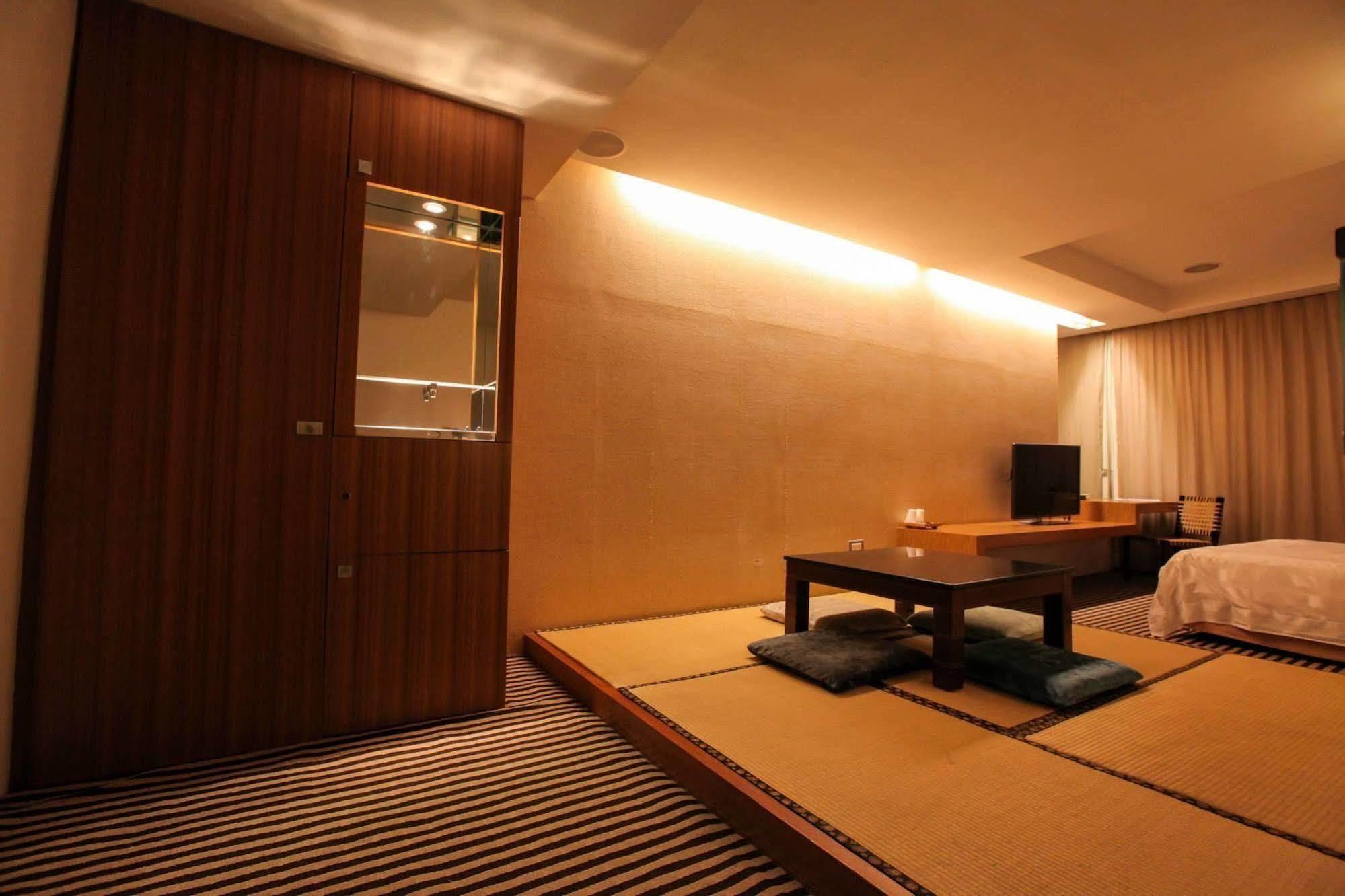 Edinburgh Motel Tainan Exterior foto